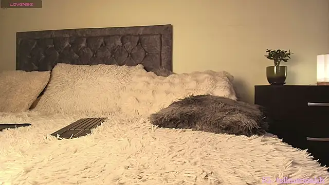 Hairyparadise live sex cam