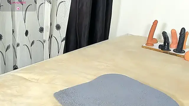 CREAMY_BUBBLEGUM webcam