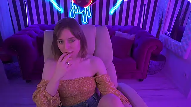 SofiaLuxuryy live sex cam