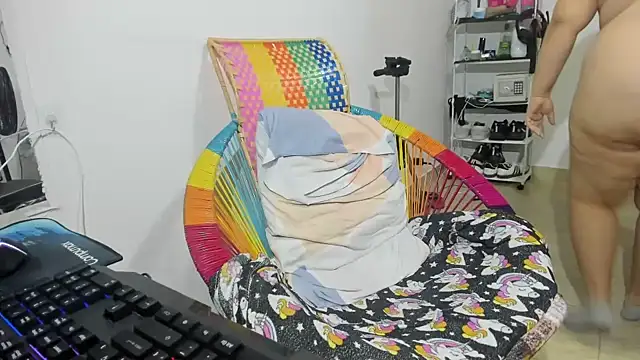 big_small_h0rny_ webcam