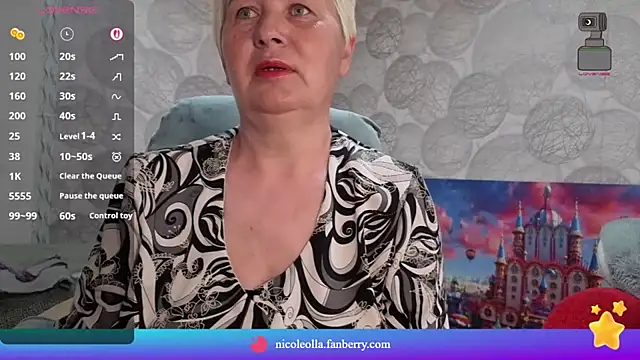 NicoleOlla webcam