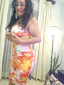 Webcam Model (viollett_28)  is live.Free join now!