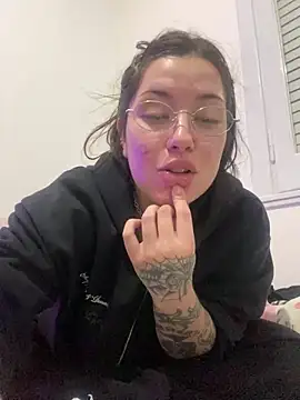 cherryxxox - Cherryxxox's free webcam - UK Sex Cams