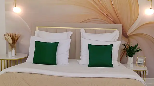 CamillaLarson webcam