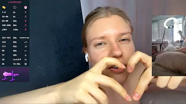 MaryjaneSpider webcam