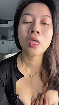 美女mo-mo-69在线直播