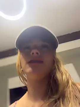 arianavillada (F young) - Rub ur holes, close up in doggy 💦🤤