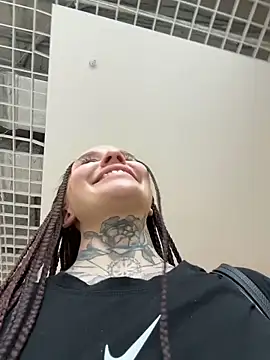 KishaMur Stripchat cam model