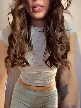 michelleferry_ (F young) - flash boobies 🍒 + suck fingers