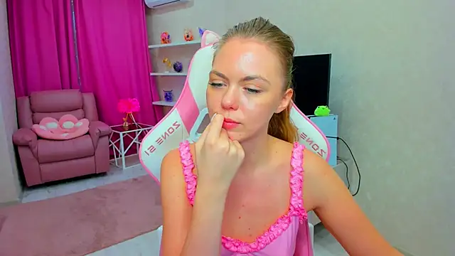 Strawberrye live sex cam