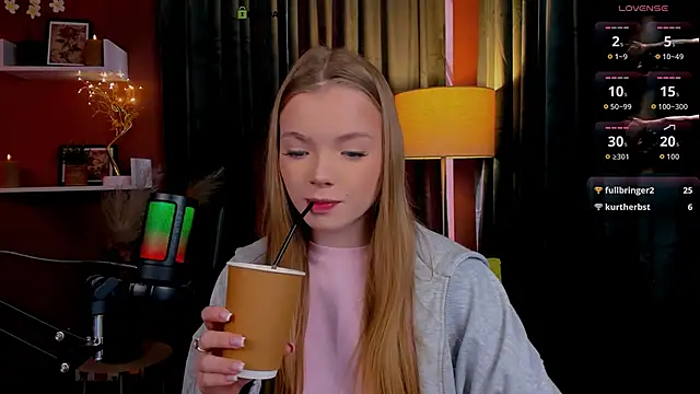 maddy_moah (F teen) - show ass 10 seconds