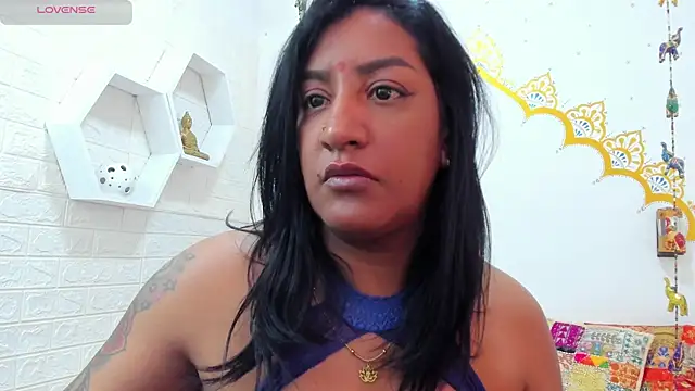 LadyNahir webcam
