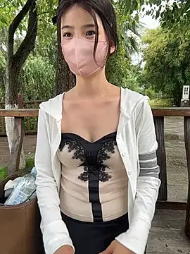 gougou13 live sex cam