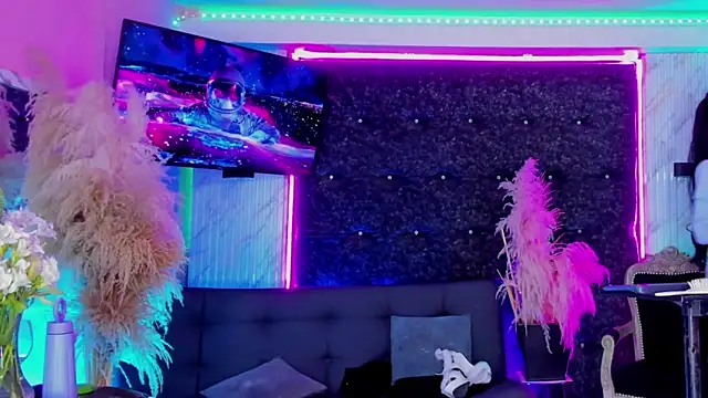 queens_wonders_blonders - Queens_Wonders_Blonders's free webcam - UK Sex Cams