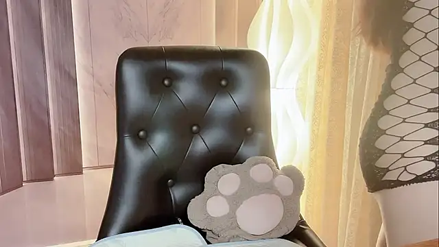 Shenlly Stripchat cam model