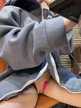 linh_2004 (F young) - make me cum orgasm at the coffee