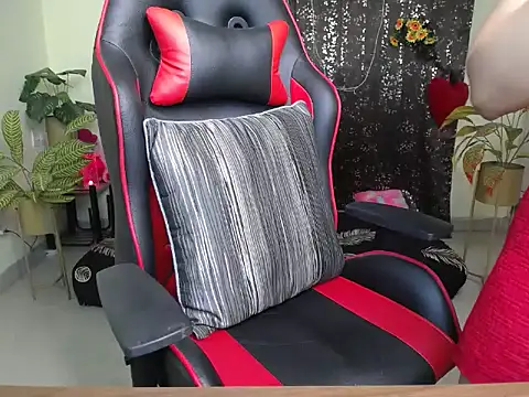 ishq_fever (F young) - Dance in bikini