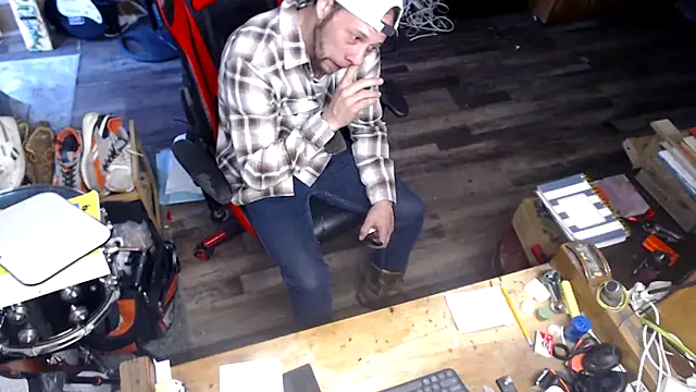 tongueispowerr6d9 webcam