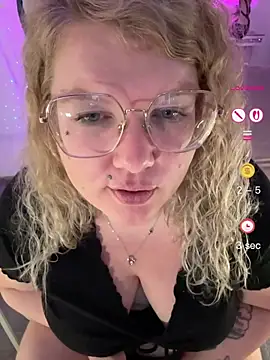 CurvyAnonymousGirl89 webcam