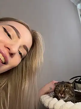  HugeBoobsAlice chat room