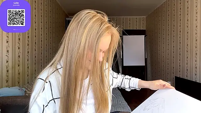 LolaZola webcam