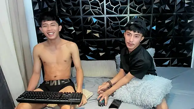 roberthugecock - Roberthugecock's free webcam - UK Sex Cams