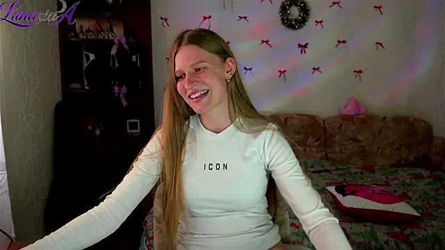 Lunariaa live sex cam