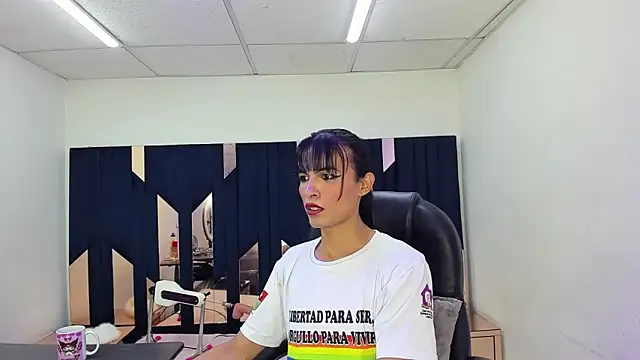 Aisha_hotts777 webcam