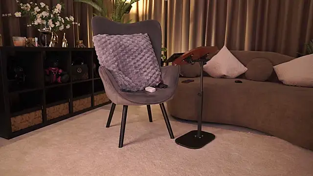 MissEmaDivine webcam