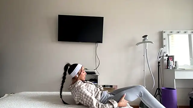 AlvinaMair live sex cam