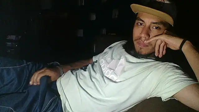 AlexAlejandro13 webcam