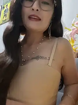 美女yangyi1993在线直播