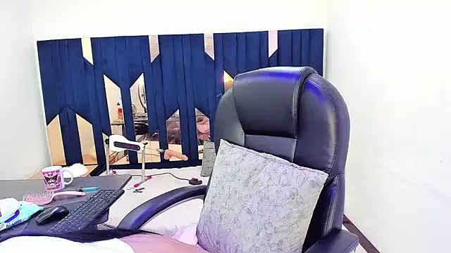 Aisha_hotts777 webcam