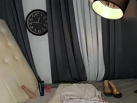 foxxy_barbie (T teen) - make me me haPPY HERE I WILL BRING U IN