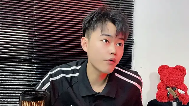 GUCCI-BOY1314 webcam