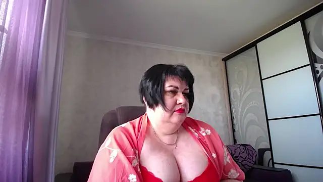 AlluringCurves webcam