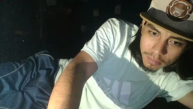 AlexAlejandro13 webcam