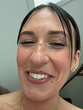 lola_tentatiion live sex cam