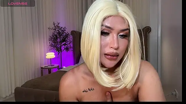 Your_Majesty_Tyra webcam