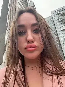 KiraSunshine Stripchat cam model