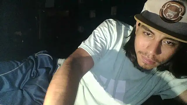 AlexAlejandro13 webcam