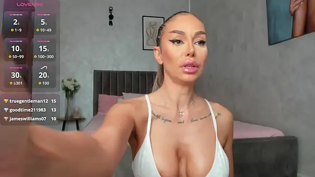 ElinaMoon_ webcam