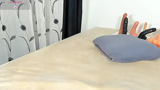 CREAMY_BUBBLEGUM webcam