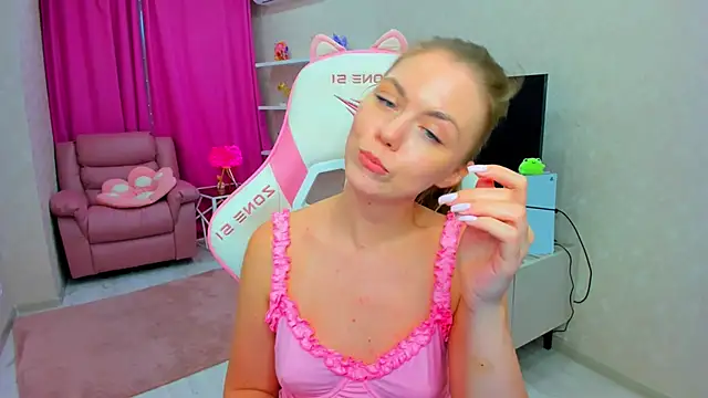 Strawberrye live sex cam