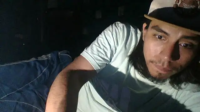 alexalejandro13 (M young) - DESNUDAME SACAME LA LECHE CALIENTE 😈✨