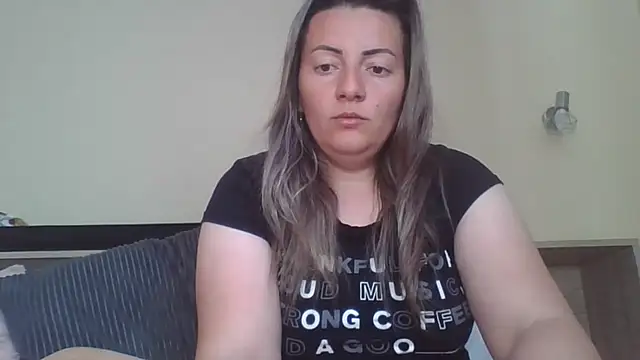 Sweetredvelvet webcam