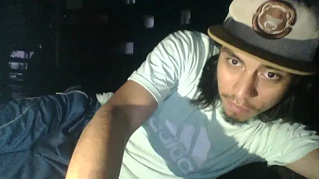 alexalejandro13 (M young) - DESNUDAME SACAME LA LECHE CALIENTE 😈✨