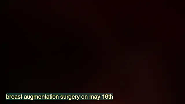 LauraWifeness webcam