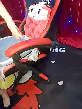 Alone_nothing webcam