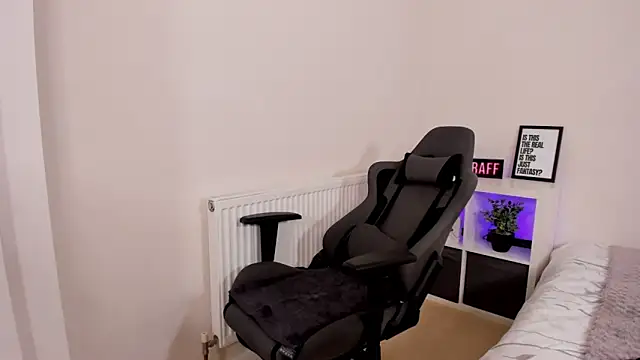 LucieWinters_UK webcam